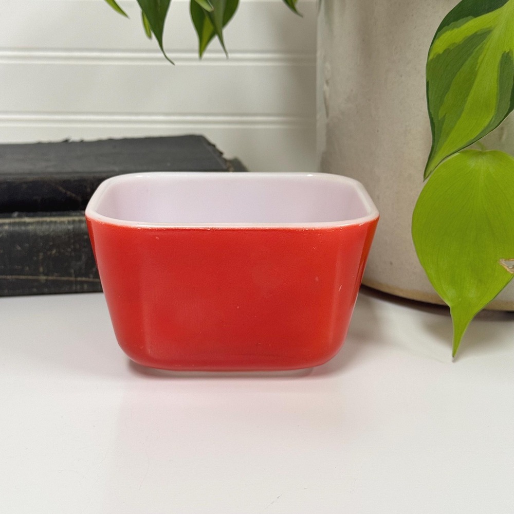 Vintage Red Pyrex Fridgie Refrigerator Dish‎ – 1.5 Cup 501-B